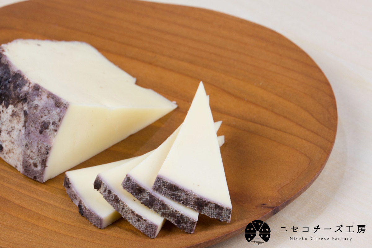 セミハードチーズ 二世古 楓×月浦ワイン 100g【ニセコチーズ工房】